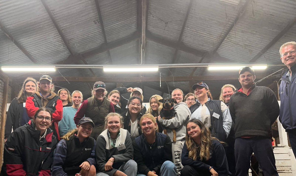Our 10th year of welcoming the youngest and brightest minds from Murdoch Zuni’s animal science division
For an interactive session on farm. A fantastic group who all show great promise for the future of animal science. A pleasure as always <a href="/Thommo_Murdoch/">Andrew Thompson</a> <a href="/LeaLabeur/">Dr Lea Labeur</a>