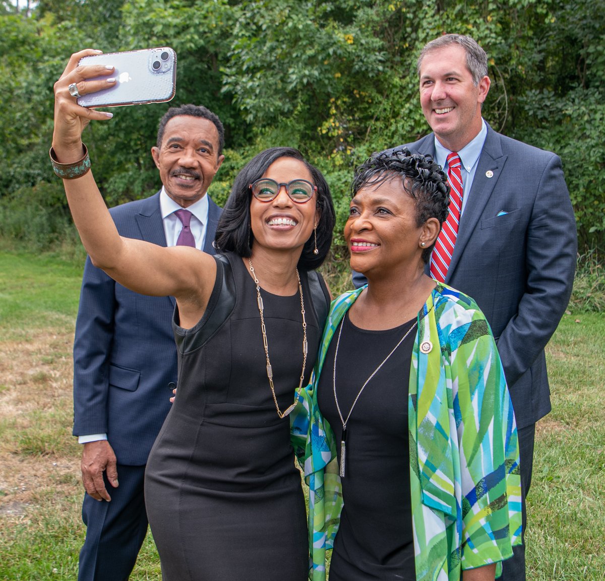 Proud to have @SpeakerAJones's endorsement. She is a champion for all of Maryland and I look forward to working with her to deliver for our state. Special thank you to @Mfume4Congress and @JohnnyOJr for joining us this morning!