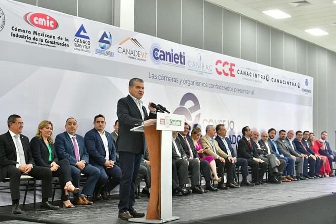 mrikelme's tweet photo. Acompañé a empresarios e integrantes de las distintas cámaras del comercio, a la presentación del Consejo Coordinador Empresarial de la Comarca Lagunera en presencia de su dirigente nacional, @fcervantes5. (1/2) https://t.co/Di6BR0K0ae