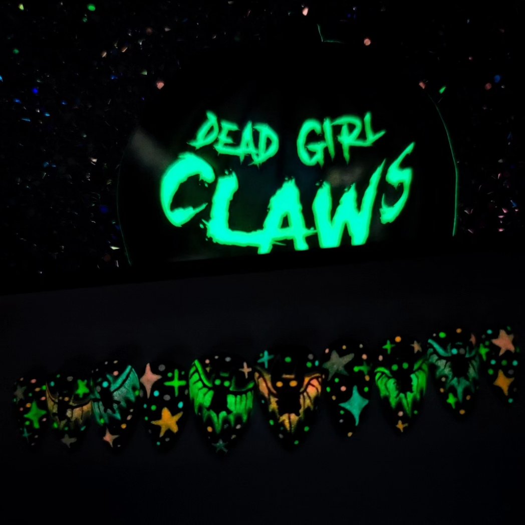 DeadGirlClaws tweet picture