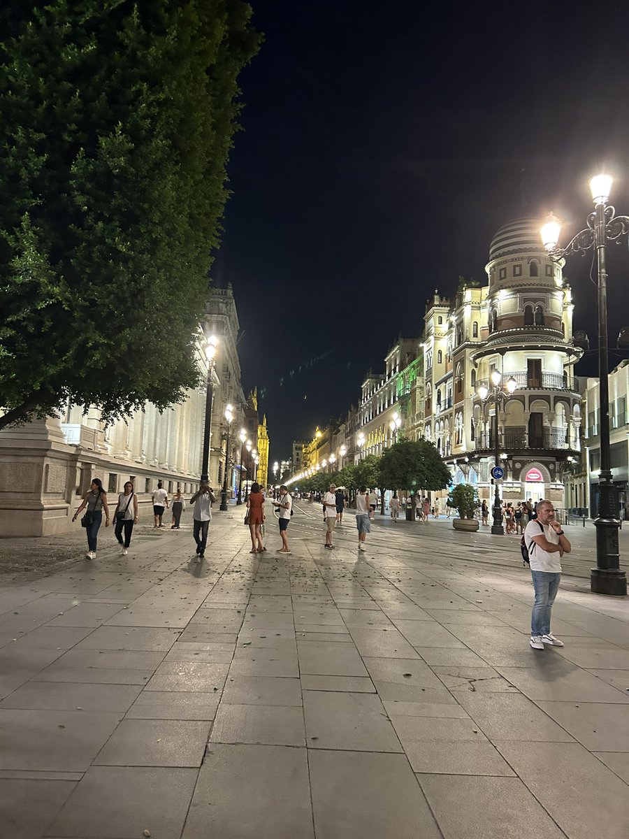 Mollkos's tweet photo. Day 236-239 of #365daysofwalking lots of walking in Seville Spain, a really lovely city. Day 1697-1700 of #1700daysofwalking #365crew https://t.co/jsyjfhIKlo