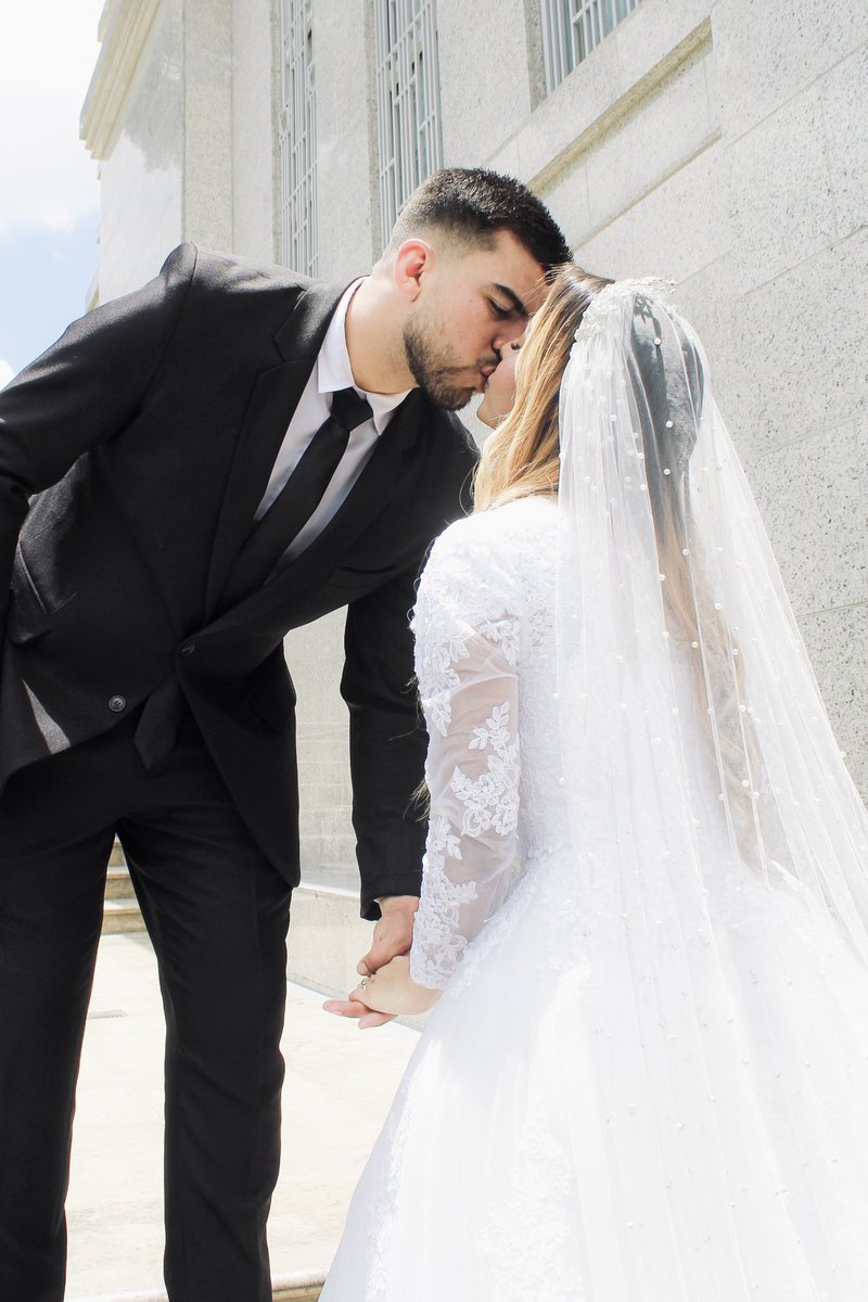 Hiperadictiva's tweet photo. Hace un mes del día que me casé con el amor de mi vida🤵🏻‍♂️👰🏼‍♀️💍🤍 https://t.co/mbcsBrgGqE