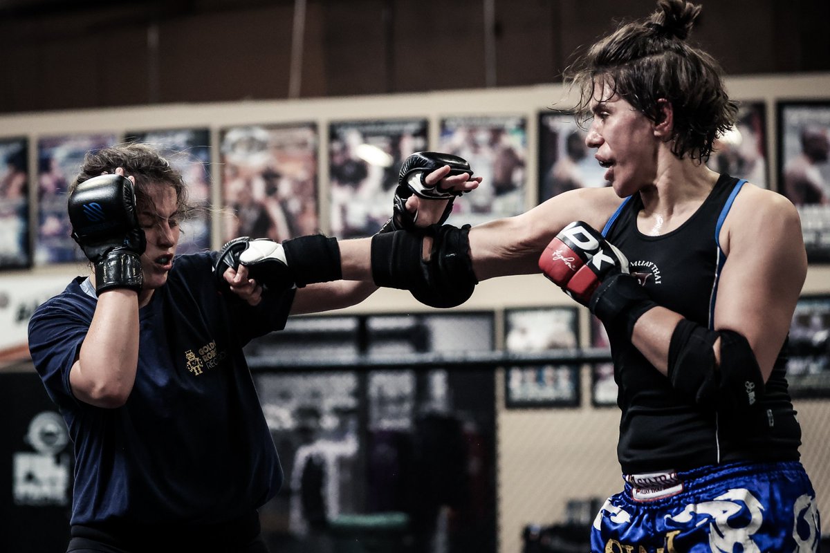 SerenaSouthpaw's tweet photo. Sometimes you're the hammer, sometimes the nail. You don't always get to choose so embrace the good when you can. Happy Monday everyone ✌️

#mma #monday #striking #boxing #muaythai #jab #southpawoutlaw #reenzilla https://t.co/U4fJkGf57e