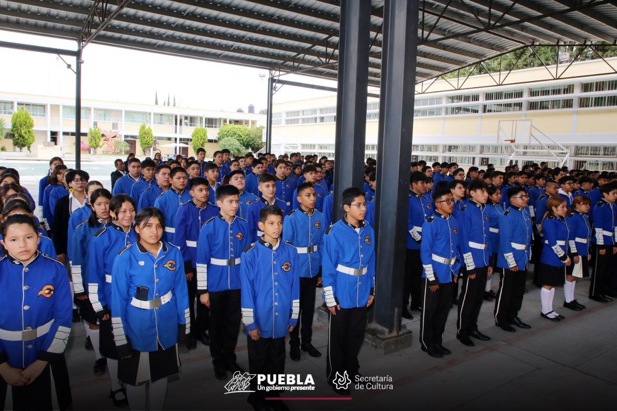 CulturaGobPue's tweet photo. #UnGobiernoPresente | En representación del gobernador @SergioSalomonC, el secretario @enriqueglockner encabezó la ceremonia de inicio del #CicloEscolar 2023-2024 en el Centro Escolar Presidente Licenciado Miguel Alemán #CELMA, en San Pedro Cholula. 

El @Gob_Puebla mantiene su compromiso en el fortalecimiento de la educación.