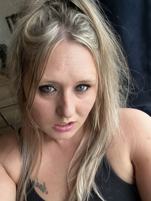 Sub to my of discount now on https://t.co/ml8Ex9G7FL https://t.co/jr2IgInQTs