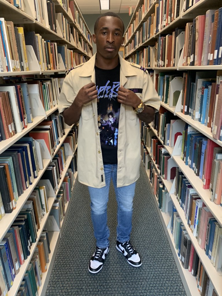 jaybehumble's tweet photo. Youngin’ always held his own, felt like I’m way overdue for props….🚶🏾‍♂️ #LastFirstDay #SeniorStatus #G4B🖤 https://t.co/LTIP4JndHm