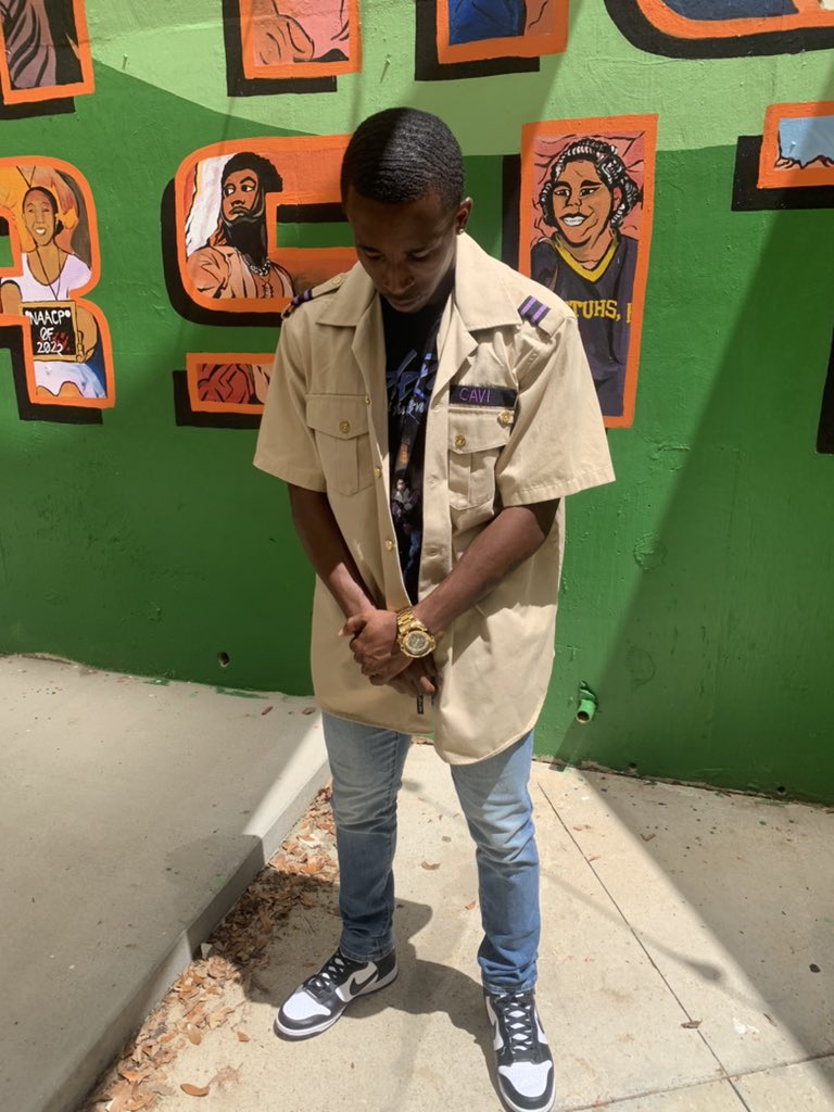 jaybehumble's tweet photo. Youngin’ always held his own, felt like I’m way overdue for props….🚶🏾‍♂️ #LastFirstDay #SeniorStatus #G4B🖤 https://t.co/LTIP4JndHm