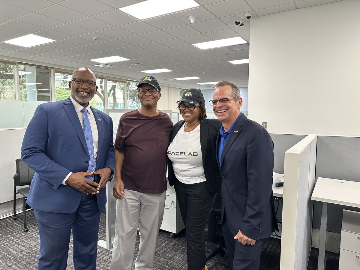 SpacelabStPete's tweet image. We’re praying for safety and protection for our neighbors and new family in St. Pete and the Tampa Bay Area in wake of tropical storm Idalia.