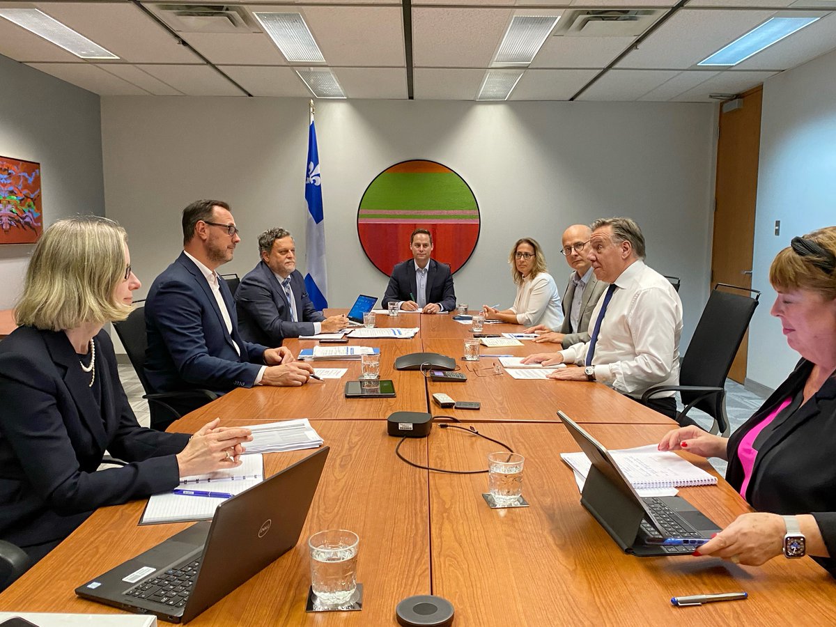francoislegault's tweet photo. Avec le ministre de la Langue française @jfrobergeQc pour discuter des moyens à ajouter pour renverser le déclin du français au Québec. https://t.co/EV7nHn9RHI