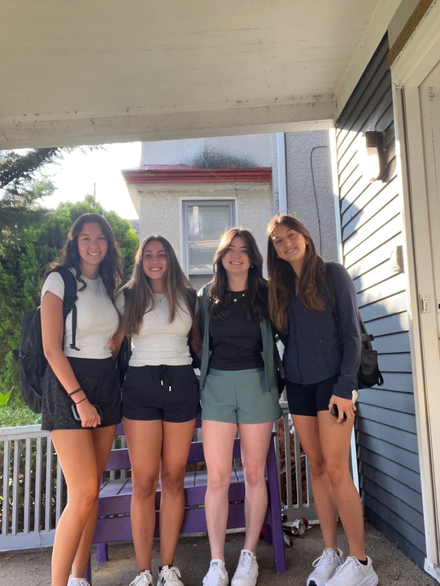UofSSoftball's tweet photo. First day of school pictures! We are so happy to be back on campus! #royalstrong https://t.co/vxPIQIJSm9