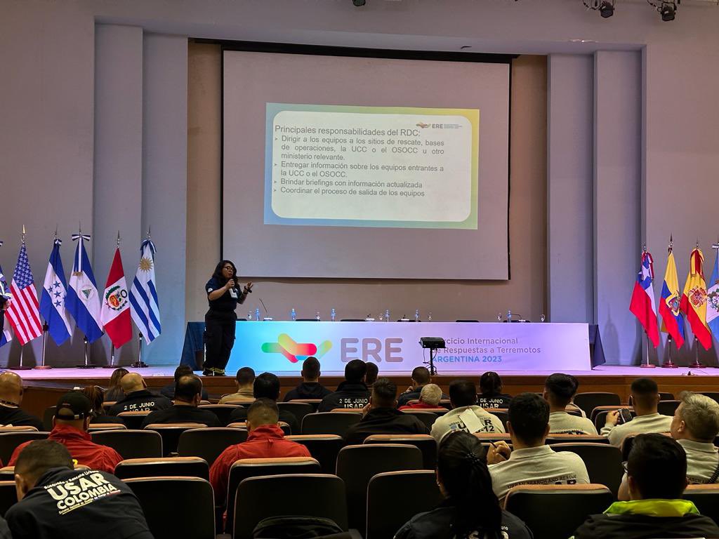 FT_Lautaro's tweet photo. Nuestra jefa de planificación, Franchesca Muñoz, exponiendo sobre RDC , en el Ejercicio Internacional de Respuesta a Terremotos , que se lleva a cabo en San Juan Argentina, entre el 28 de agosto y el 01 de septiembre. https://t.co/vgV7HwgQEN