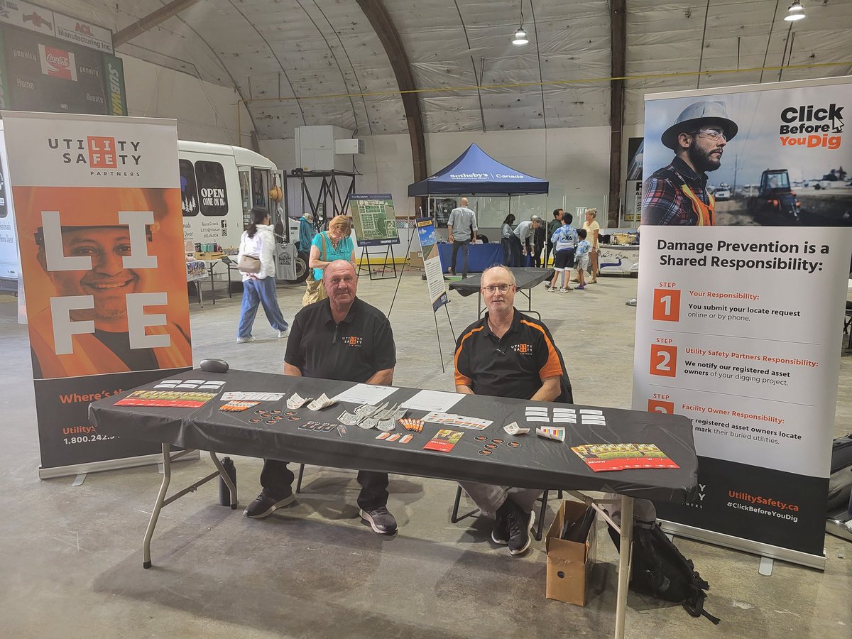 DigSafeCentrlAB's tweet photo. Great day @TownofSundre for Sundre Petroleum Operators Group @SPOG1992, Neighbour's Day Trade Fair. Valuable opportunity for #UtilitySafetyPartners reps Jim #DigSafeCentrlab and Kent #DigSafeYYC to promote important messages #SafetyFirst #ClickBeforeYouDig #WheresTheLine #DigSafe https://t.co/fGFOViCunr