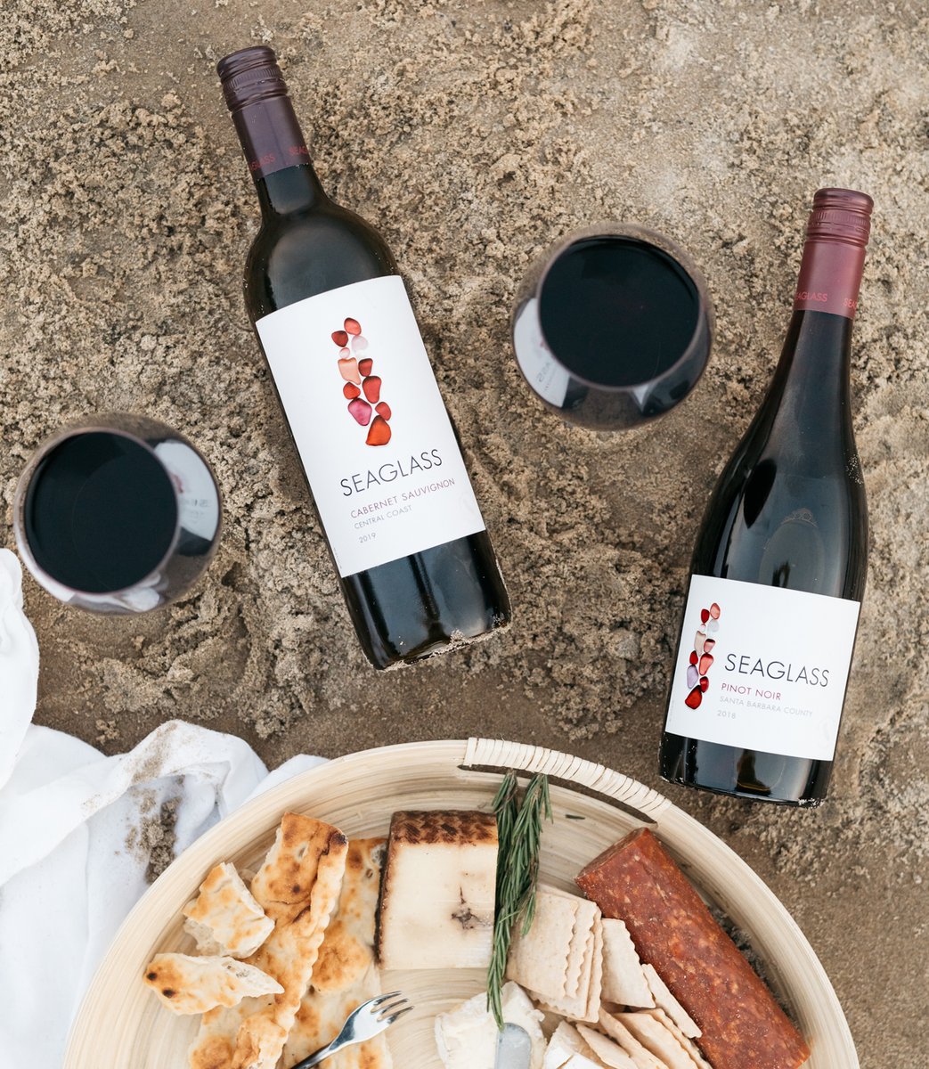 No excuse needed—cheers to #NationalRedWineDay! 🍷