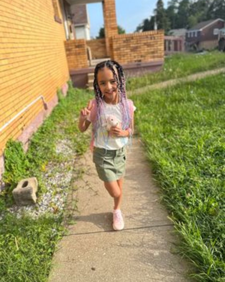 PPSnews's tweet photo. Aliyah was ready for her first day of second grade at Pittsburgh Concord Elementary!π
#PPSFirstDay https://t.co/5alCnQte6t
