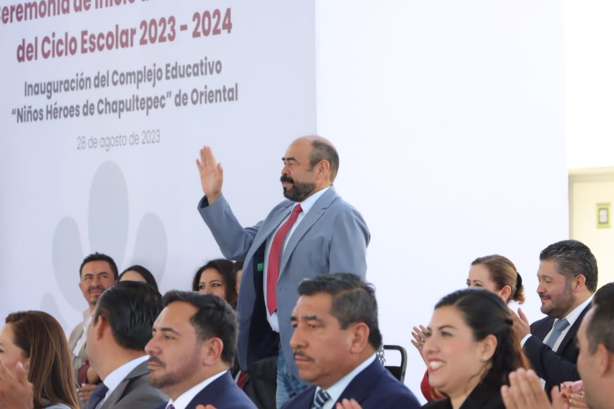 #lunes
Iniciamos la semana acompañando al Gobernador, Sergio Salomón Cespedes Peregrina, a la  inauguración del Complejo Educativo "Niños Héroes de Chapultepec" de Oriental, Dónde se dió la Ceremonia de Inicio de Actividades del Ciclo Escolar 2023 - 2024. 
#YoConRobertoBL