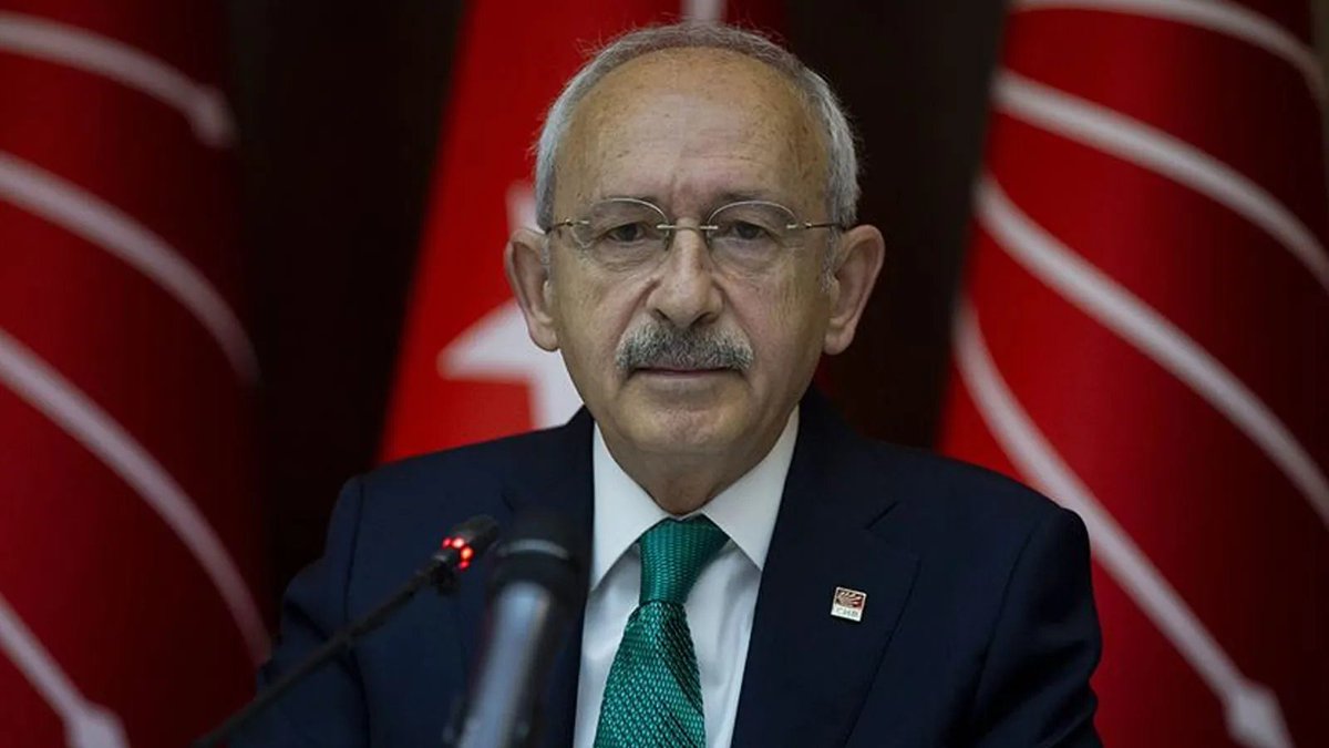 bpthaber's tweet photo. Uğur Dündar:  

"Atatürk'ün kurduğu CHP'nin Genel Başkanı Kemal Kılıçdaroğlu, 26 Ağustos'ta, aziz milletimizin istiklâlini kazanmasıyla sonuçlanacak Büyük Taaruz'u ve Atatürk'ü anmadı.  

Evet Tayyip Bey andı, Kemal Bey anmadı!" https://t.co/pzOMhZMCaw