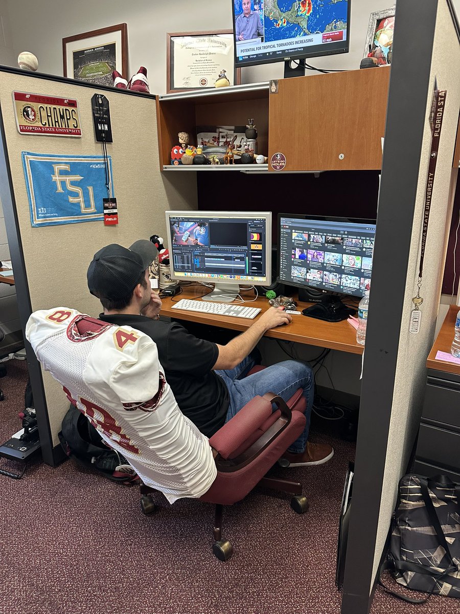 FSUSemPro's tweet image. First day of classes 🤝 Back on the grind! 🎥 

We’ve got some cool things cooking up…stay tuned! 

#fsusempro #seminoles #accnetwork