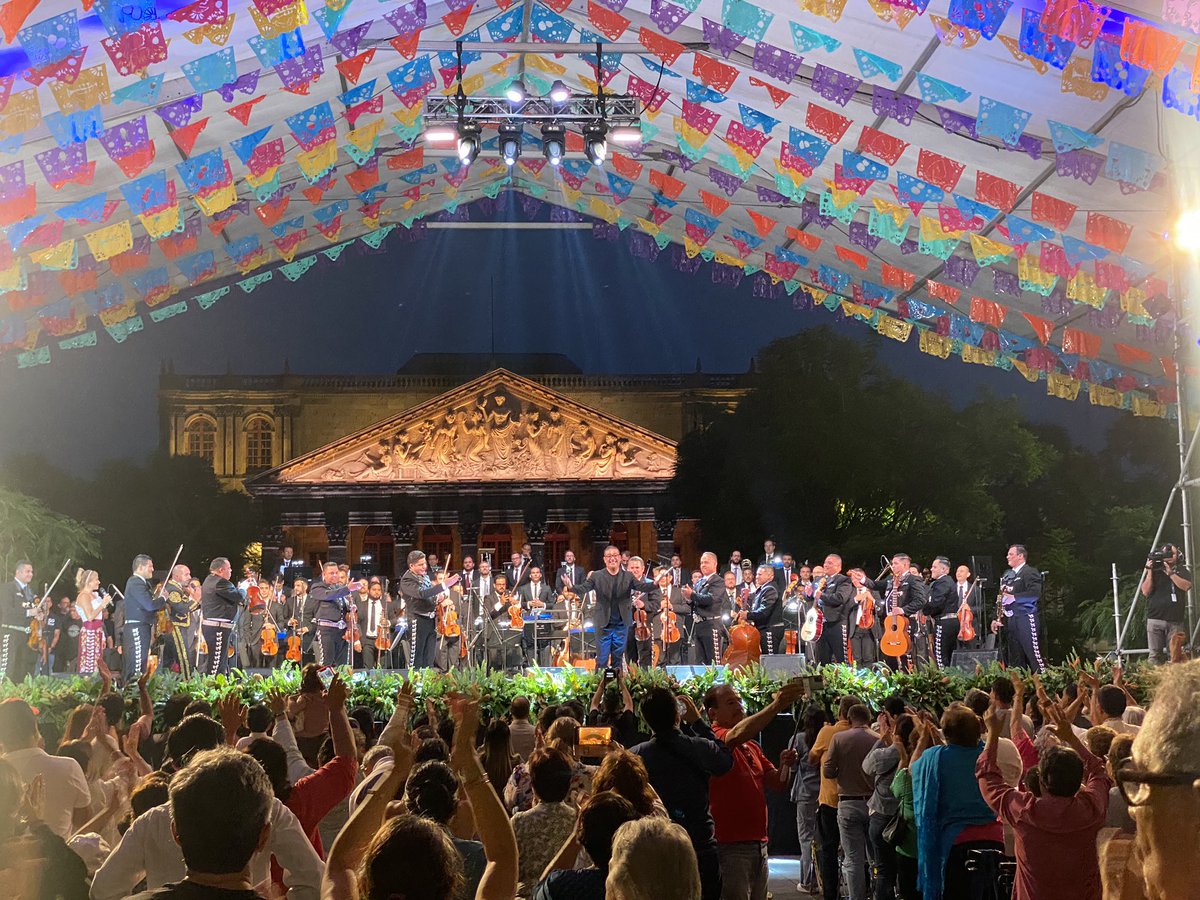 Gracias al público que nos acompañó en gala pública de ayer en Plaza Liberación. 

Recuerden que el Encuentro Internacional del Mariachi continúa y pueden consultar la programación en mariachi-jalisco.com.mx