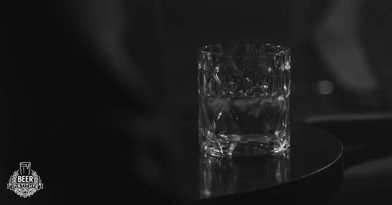 beerinstitute's tweet photo. Not all drinks are created equally. While the average beer has an alcohol content of less than 5%, liquor drinks are often much higher than that.
Drink smarter, not stronger.