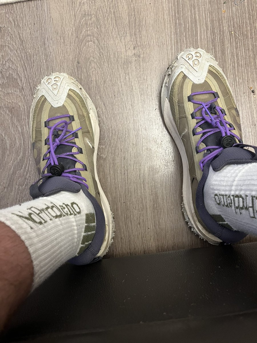 joshroche22's tweet photo. NikeService 
I had some acg shoes delivered on the 15th of April and they’ve split after walking the dog locally on either pavement or smooth trails
See attached image https://t.co/uNCZcklYbj