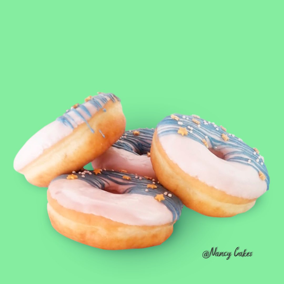 🍩✨Donas con un toque de brillo y estilo! Preparadas por la talentosa chef Nancy Cakes y decoradas con productos de <a href="/IndustriasAris/">Industrias Alimenticias Aris</a>: Wrap Cobertura para #Dona, y los #Sprinkles Confitillo Pearly White y Figurette’s Estrella Gold.

#DonasConEstilo #BakeLikeaBoss #Repostería