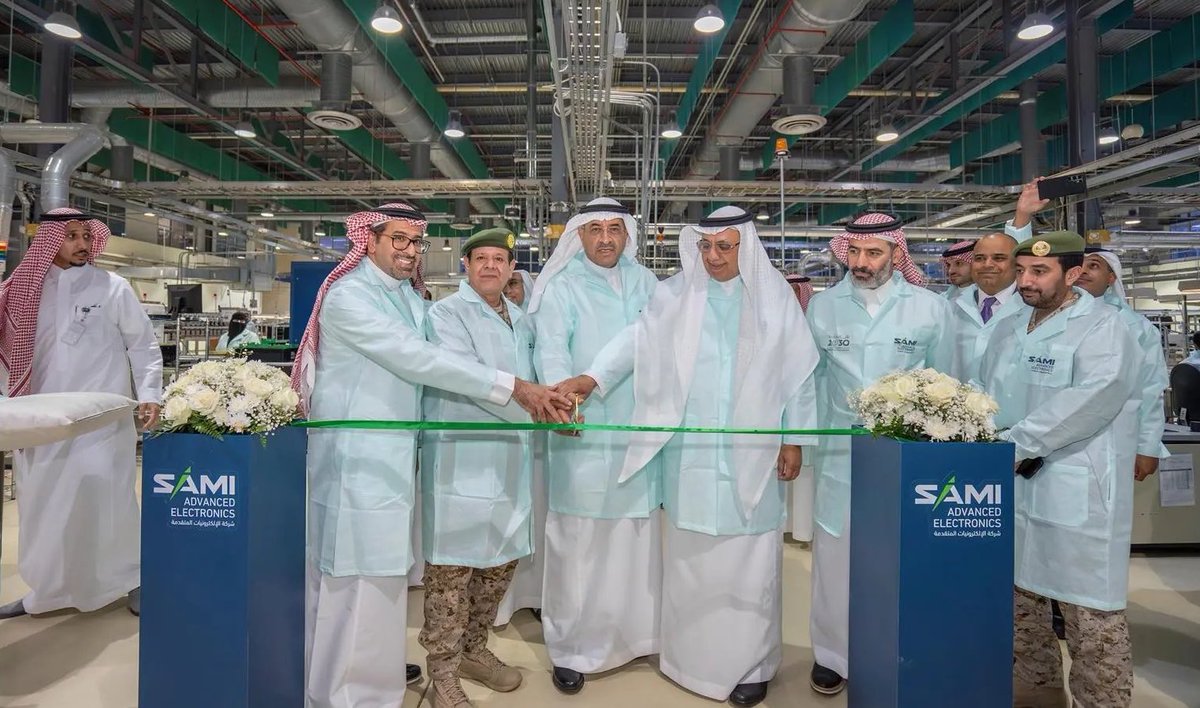 الشركة السعودية للصناعات العسكرية SAMI إحدى شركات صندوق الاستثمارات العامة تعلن عن تدشين وتشغيل خط إنتاج أنظمة الراديو المعرّفة برمجيًا في مصنع شركة الإلكترونيات المتقدمة، لتصنيع الأنظمة محليًا ضمن جهود توطين قطاع الصناعات الدفاعية