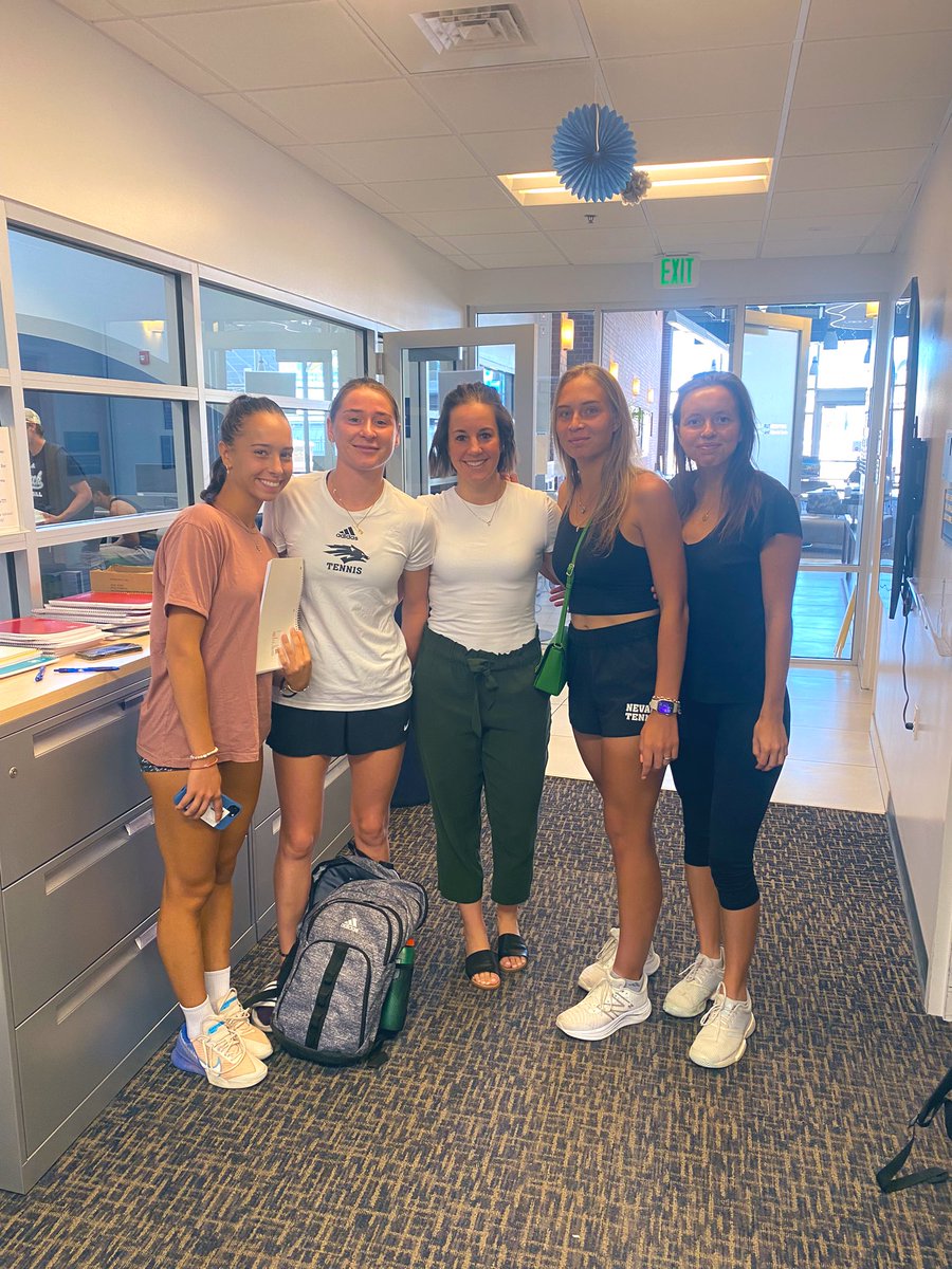 Pack_Academics's tweet photo. First day of school vibes!📚🤓✏️
•
•
•
All of your advisors are here &amp; excited to help with any first week of school questions or concerns you might have! #GoPack 🐺🤘🏼

Come say hello! 👋🏼 https://t.co/vZRhaTt4M2