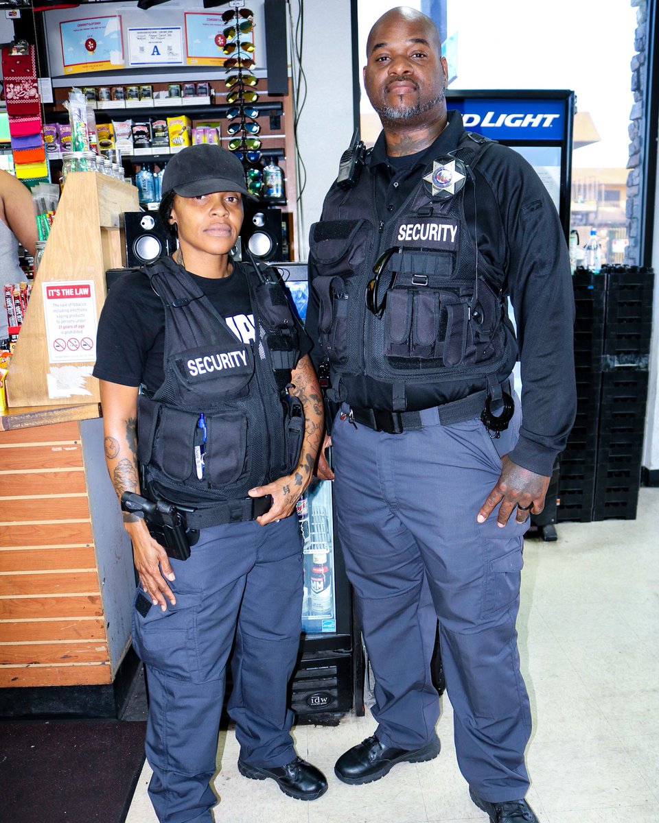 Meet our amazing security team, always ready with a warm welcome for our neighborhood! 🌟👋 #FriendlySecurity #NeighborhoodVibes
#FremontMarketLV #FremontMarket #DTLV #DowntownLasVegas #MarketStore #HotFood #YouBuyWeFry #LasVegas #security