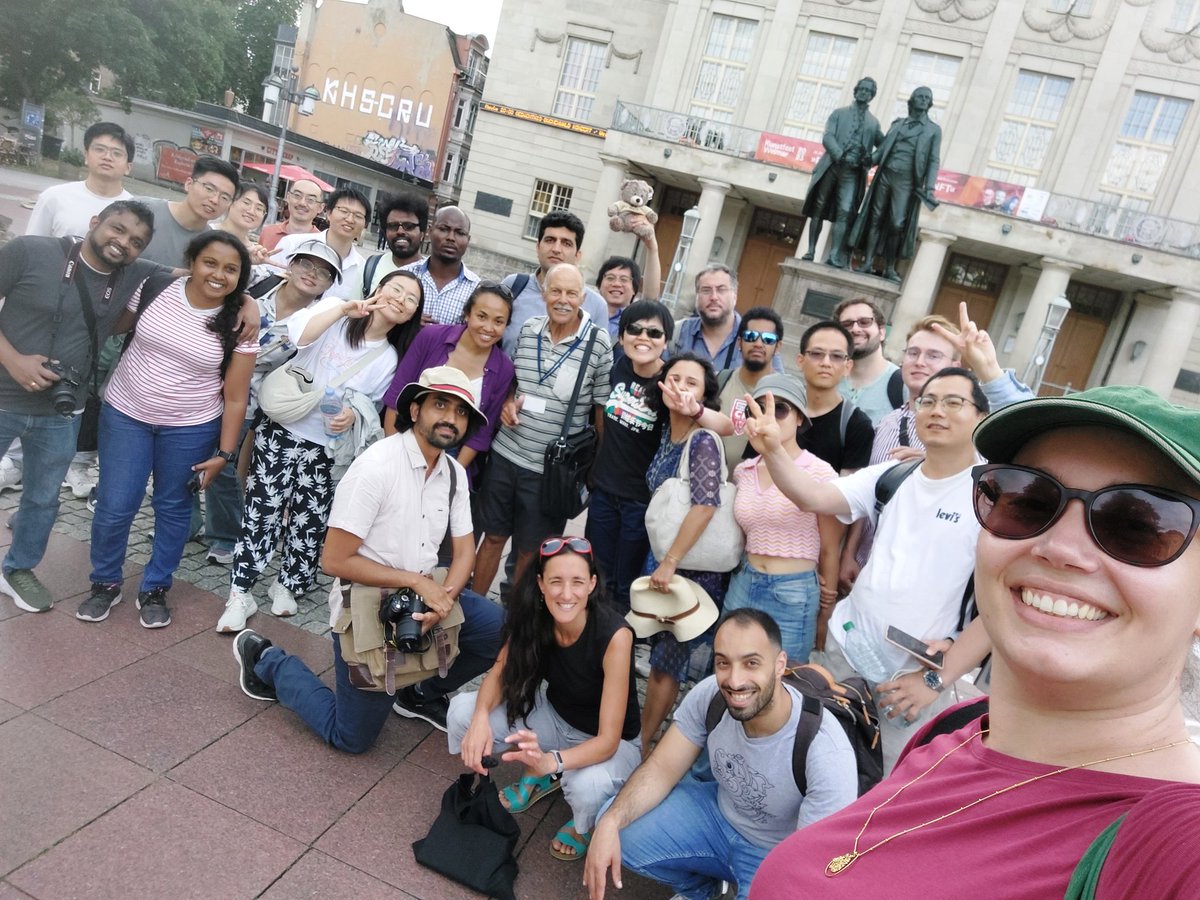 _renatacferrari's tweet photo. And so the #AvHstudytour ended, although I could go on for 2 more weeks 🥲. I cannot thank the @AvHStiftung enough for giving us this opportunity and for bringing us together. After Berlin, we did great tours in Dresden, park S. Schweiz, Weimar, & had a final dinner together ❤️🌻 https://t.co/gQnDolj9YA
