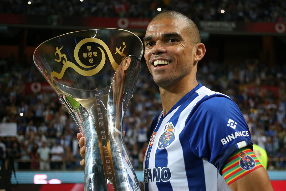 Pepe torna-se o jogador de campo mais velho a jogar na Champions