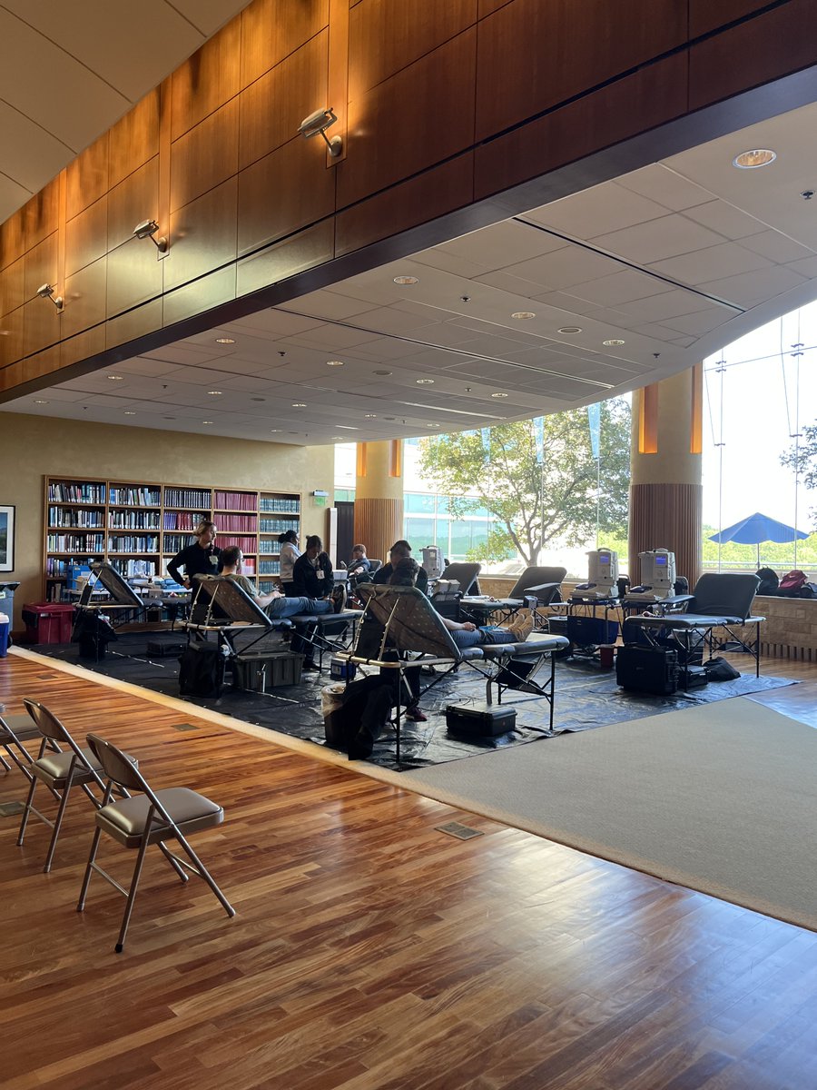 ScienceStowers's tweet photo. It's a beautiful day to save lives! The Institute is hosting a #blooddrive with @CommBloodCtrKC today. Thanks to all donating!🩸#GiveLifeKC #donateblood https://t.co/Kn39BVluj0