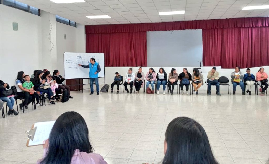 #Loja | Desarrollamos capacitación dirigida a beneficiarios del bono desarrollo humano, en el manejo sanitario de especies menores. Actividad en coordinación con el MIES.