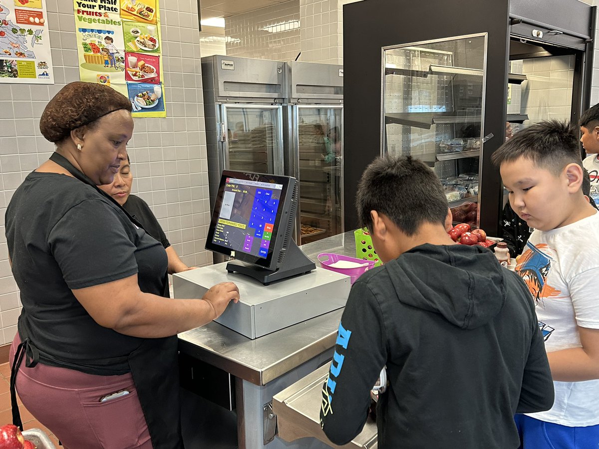 APSKenmore's tweet image. First Day at Kenmore!  Helping students find their way, reviewing safety expectations, getting started and lunch!