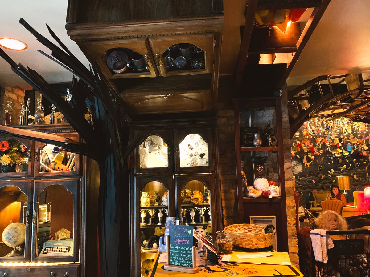 ❤️Went to #whim bar in Chicago - it's really! The space is entirely redocared by artists, it looks like a live museum!