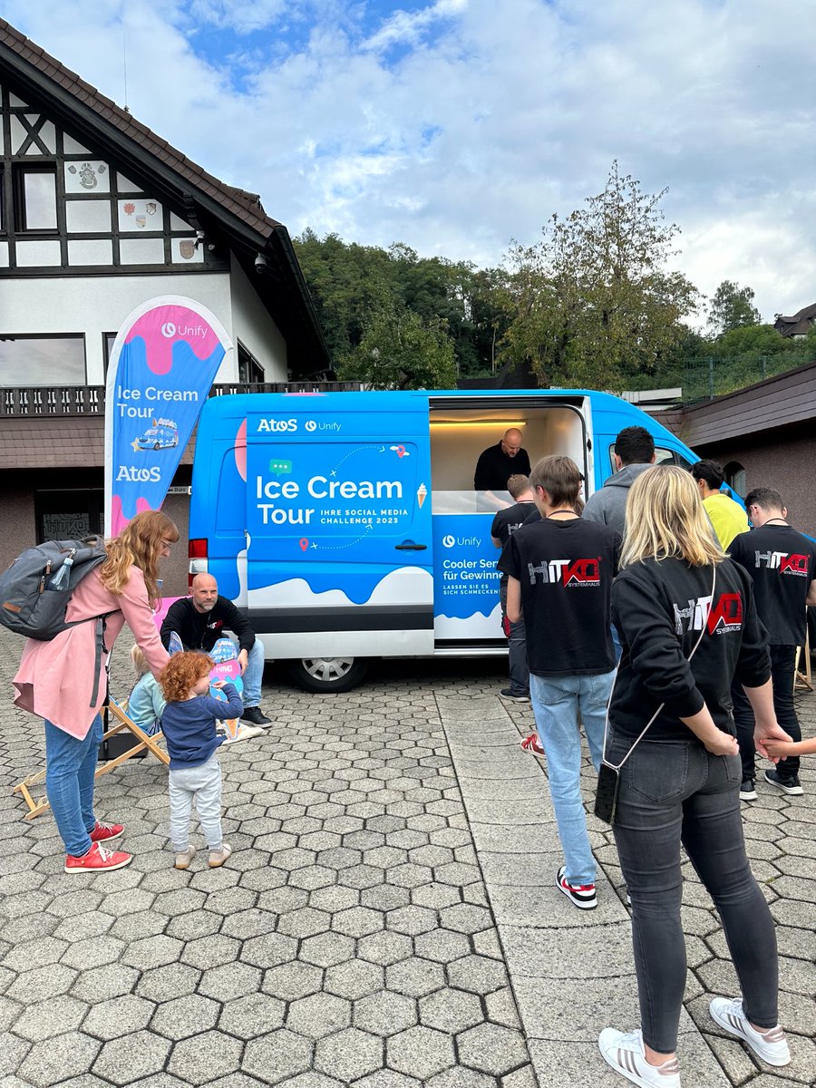 UnifyMitel's tweet photo. Endlich geht es los: Ab heute werden wir drei Wochen lang leckere Eiscreme an die 15 glücklichen Gewinnern der #UnifyIceCreamTour ausliefern 😍
#Station1 machte unser Eiswagen in Plettenberg bei unserem #UnifyPartner Hitko 🚐🍦 https://t.co/09XydbalsE