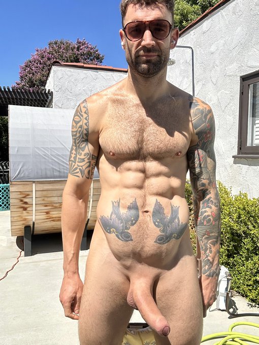 Shorts... On? Half down? Or Off? 🤷🏻&zwj;♂️😜🥖🇫🇷👀 https://t.co/SovE7XAC0Z<a href="/tag/callmedaddy"class="tags"><span>#callmedaddy</span></a>