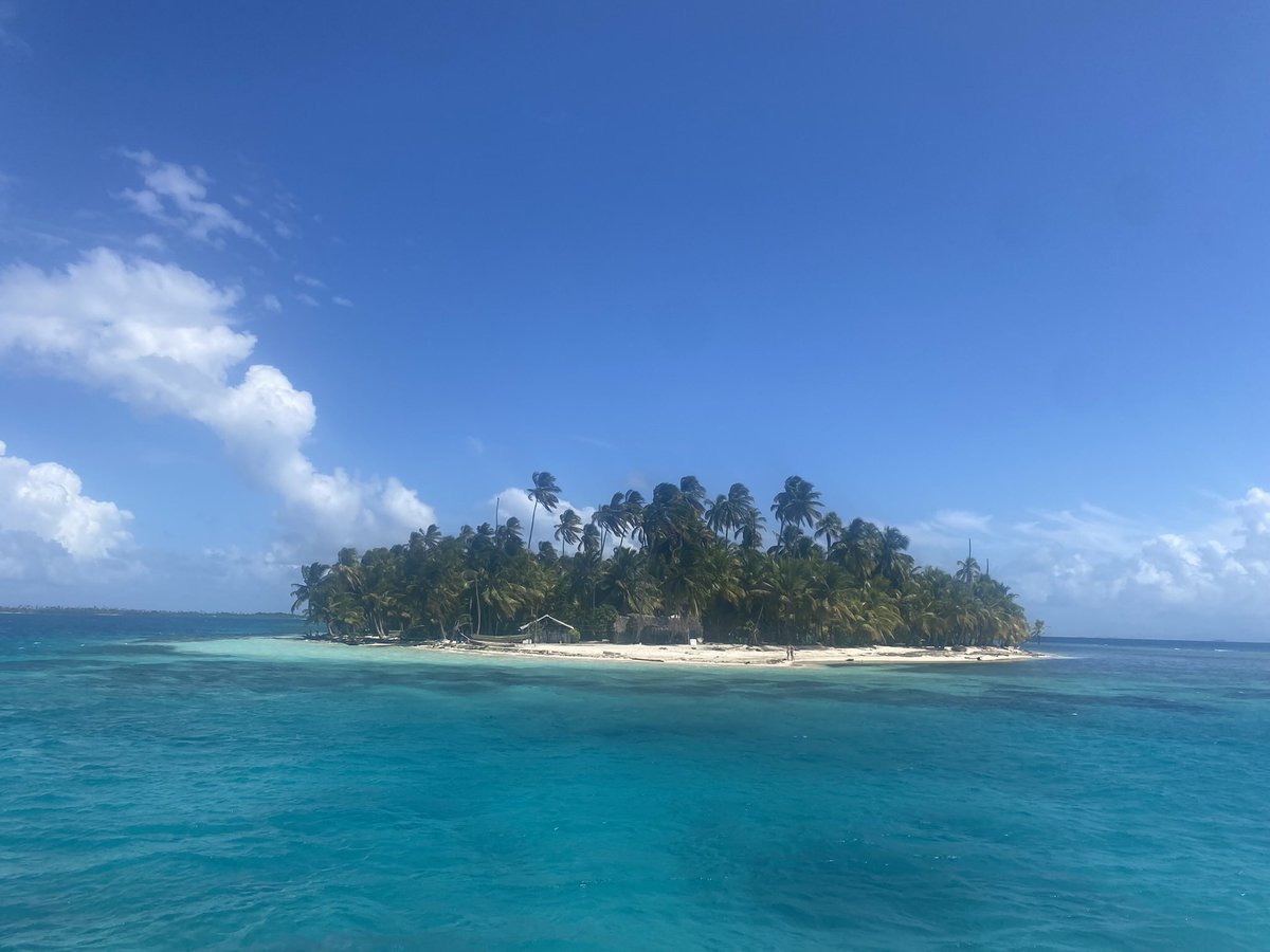 Clarageogteach1's tweet photo. Country 8) Panama and into Central America! 

This was a week of island hopping around the San Blas islands on a catamaran, one of our highlights of the last 11 months, and exploring Panama City. 🇵🇦 https://t.co/AqkWd3xfcE