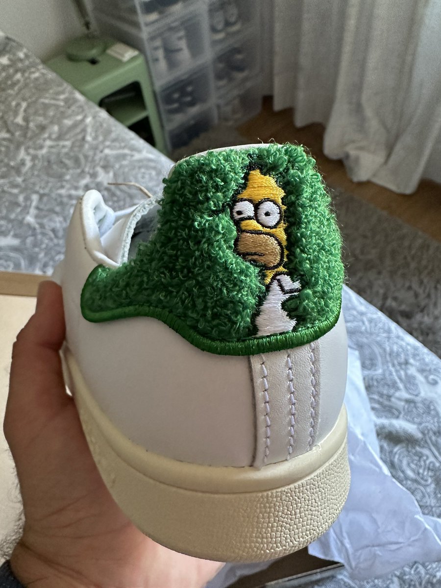 Fotomaf's tweet photo. Las zapatillas-meme de @adidas_ES https://t.co/xb09epCE37