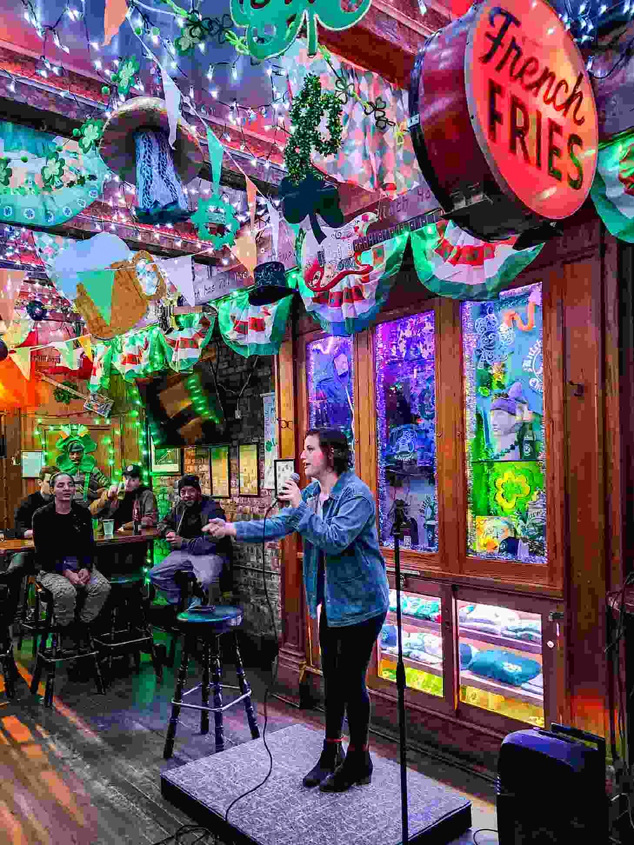 Start your week off with a laugh! 🤣
Jokes on Division every Monday at 9pm ~FREE
.
$12 Hamburgers (Guac Burger, Patty Melt, Build your own Burger)
$13.5 Rosemary Bourbon Punch on tap... BINGO! 
.
#JokesonDivision