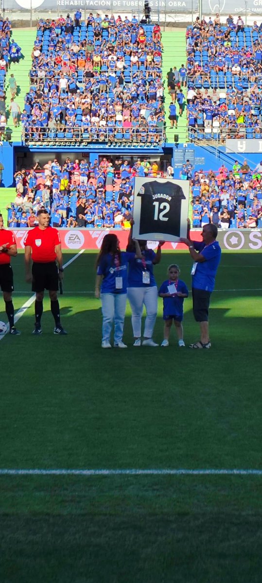 FPGETAFE's tweet photo. 1️⃣2️⃣ 🏆👕 Hoy compartimos el premio a la Mejor Afición de la temporada 2022/23 de Primera división otorgado por @LaLiga y @AficionesUnidas

💙 Esto es de todos, azulones, azulonas. Y es porque somos una afición abierta y tolerante. ¡Sois un orgullo, familia azulona! https://t.co/fw8p3FxQIX