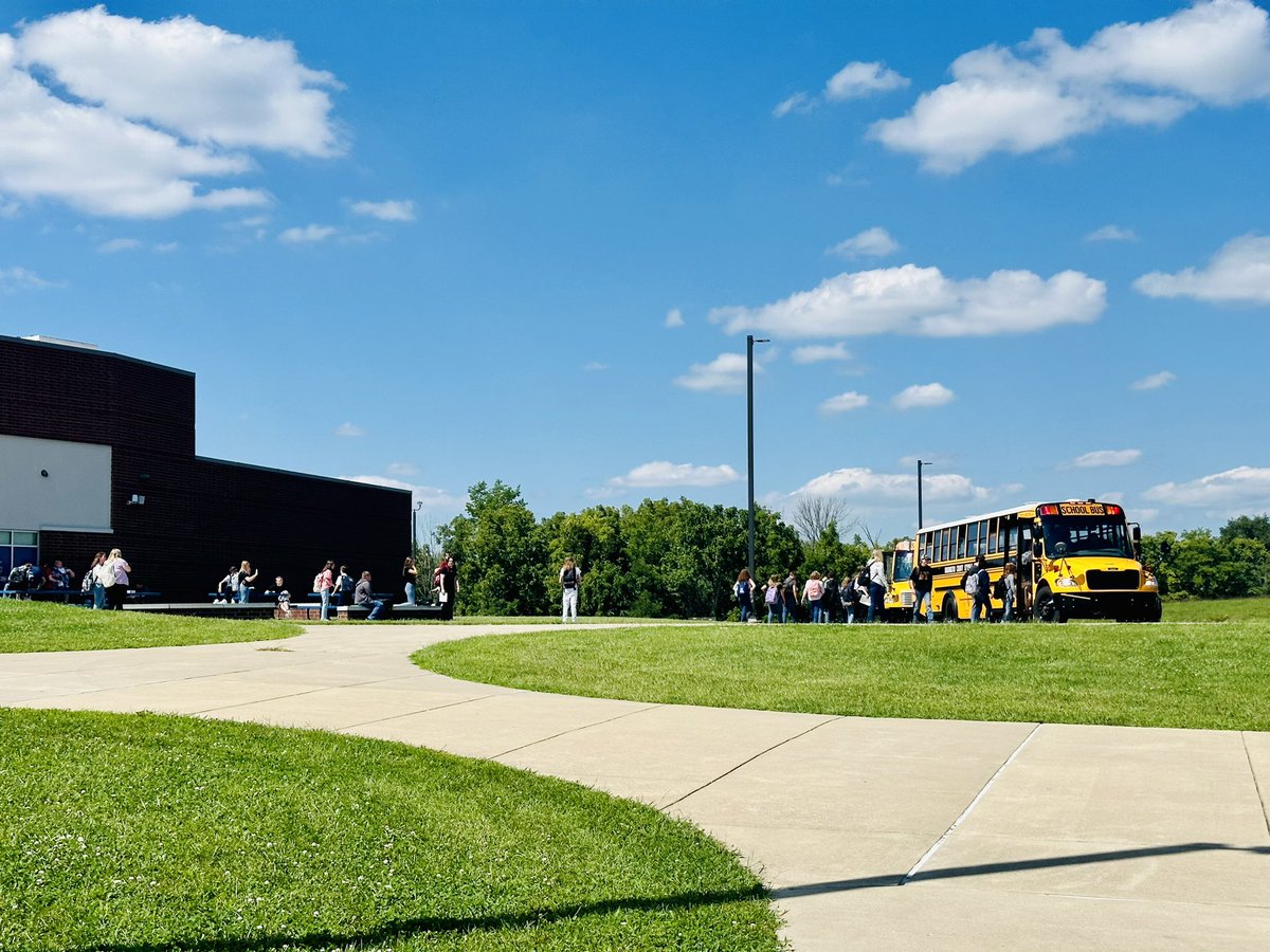 WC_Commanders's tweet photo. 🚌🚾FIRST DAY🚾🚌
It was an amazing first day! We loved having our Commanders back in the building.
#WCPride
#CommandersRise
#WCFirstDay23 https://t.co/uRbMo3av3u