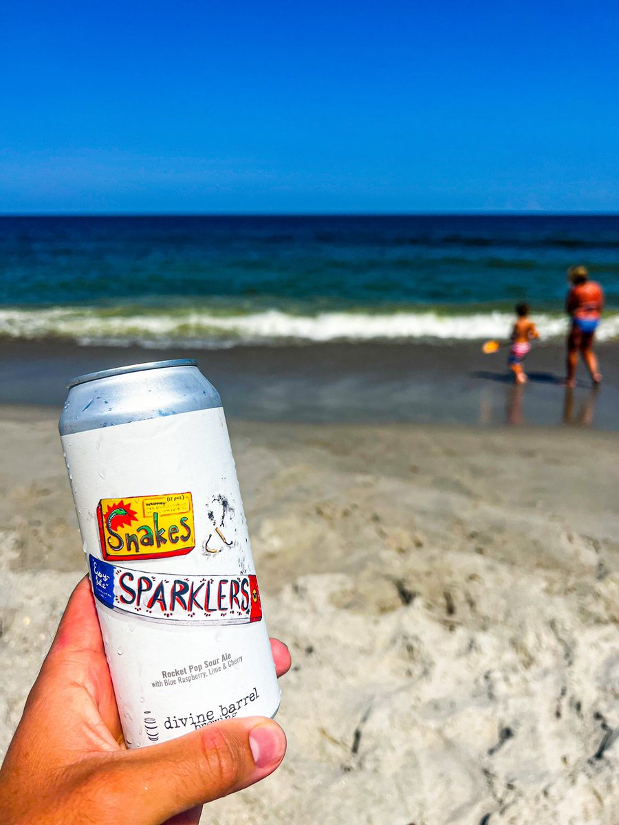 DivineBarrelCLT's tweet photo. Make #DBB your beach this week! We have loads of unusually lovely fun going down, so check it:
•
🎭 Mon (8/28): $10 flights, Broadway Musicals Trivia 7p
•
👀 Tues (8/29): DBB Scavenger Hunt, Taco Tunesdays w/ #FatBurritos 6p https://t.co/CqMejeujam
