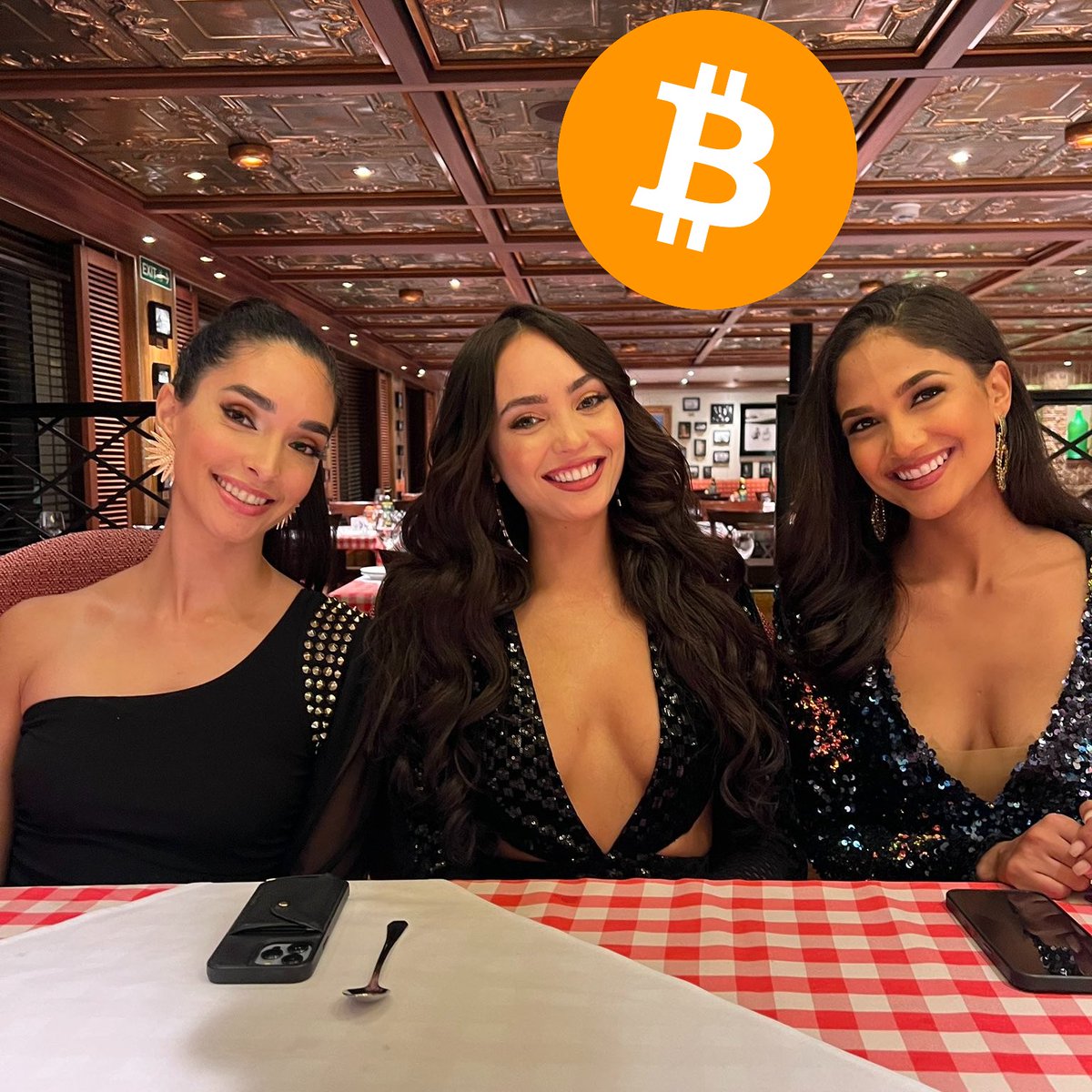 NEW - 🇸🇻Miss El Salvador is teaching #Bitcoin to 🇦🇼 Miss Aruba and Miss Universe 2022 🙌