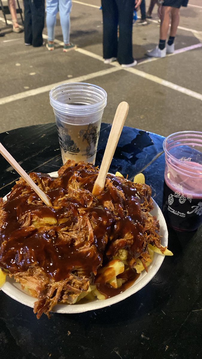 COSTELA COM BATATA FRITA, DENTRO?