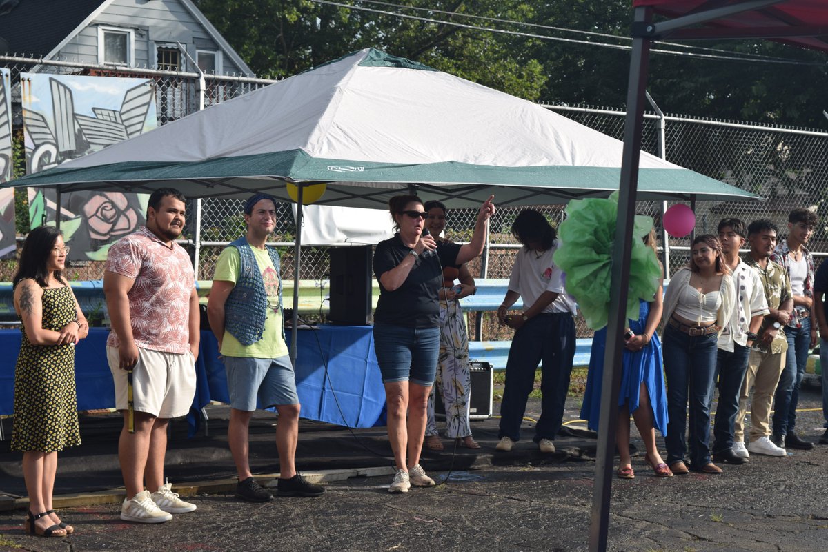 FRC5577's tweet image. Had so much fun at the Cadillac Urban Gardens Flora Fiesta. Thank you so much for inviting us!
#cadillacurbangardensonmerritt #cadillacurbangardens #gradens #nonprofit #support #community #communityoutreach #entertainment #shiwcasing #offseason #stemeducation #stem #havingfun