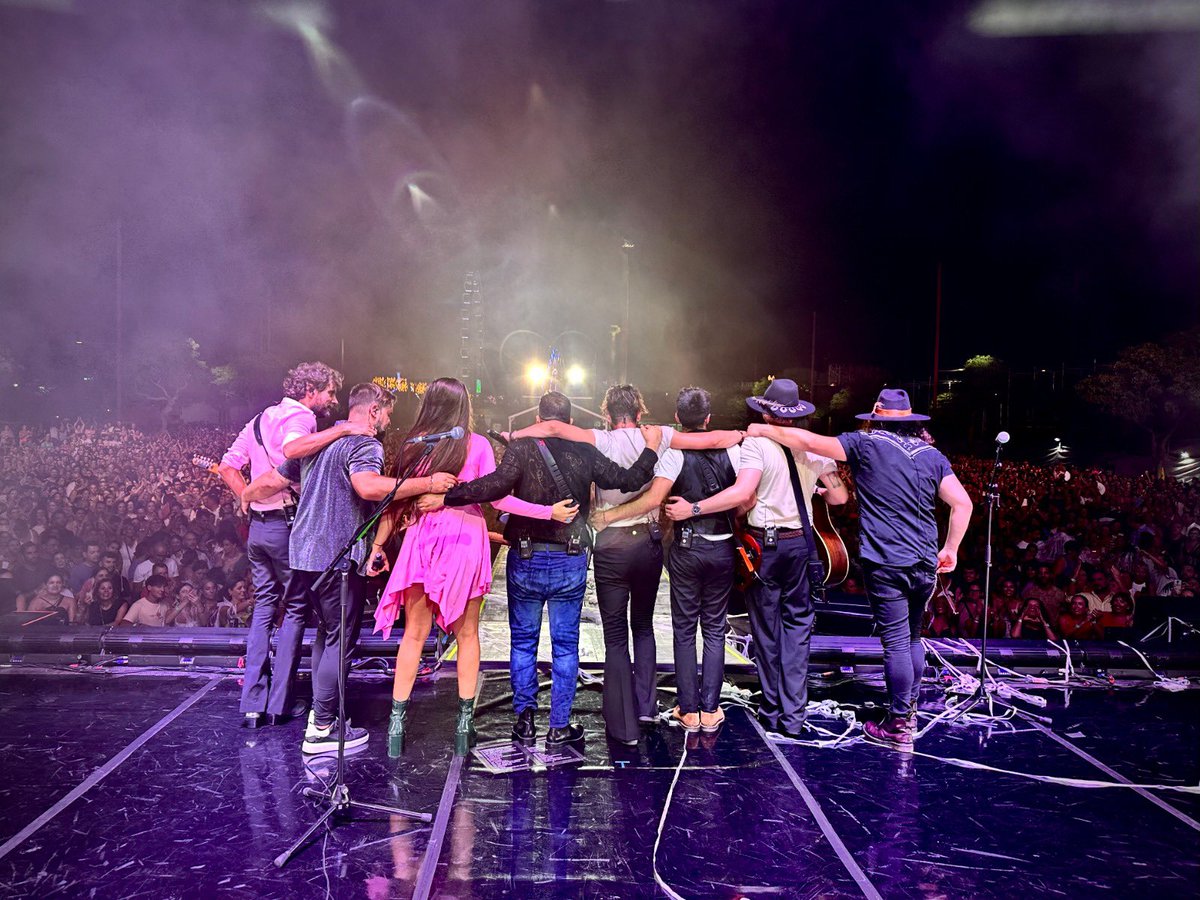 Almería, qué bonito verte brillar desde el escenario de esa manera. 
Vaya noche! A la próxima, churros para todos 😂❤️🏹 
#Almeria #Andalucia