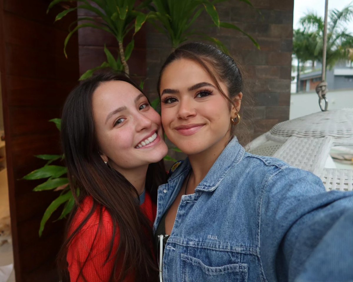 maisa's tweet photo. Nesses 18 anos de profissão, pude conhecer muitos lugares e pessoas especiais. Uma delas eu conheci ainda na infância e nossa amizade e admiração só aumenta com o passar do tempo. @larimanoela  sou fã do seu sorriso, talento, profissionalismo, leveza e do seu coração enorme. 
Amo vc 🩷