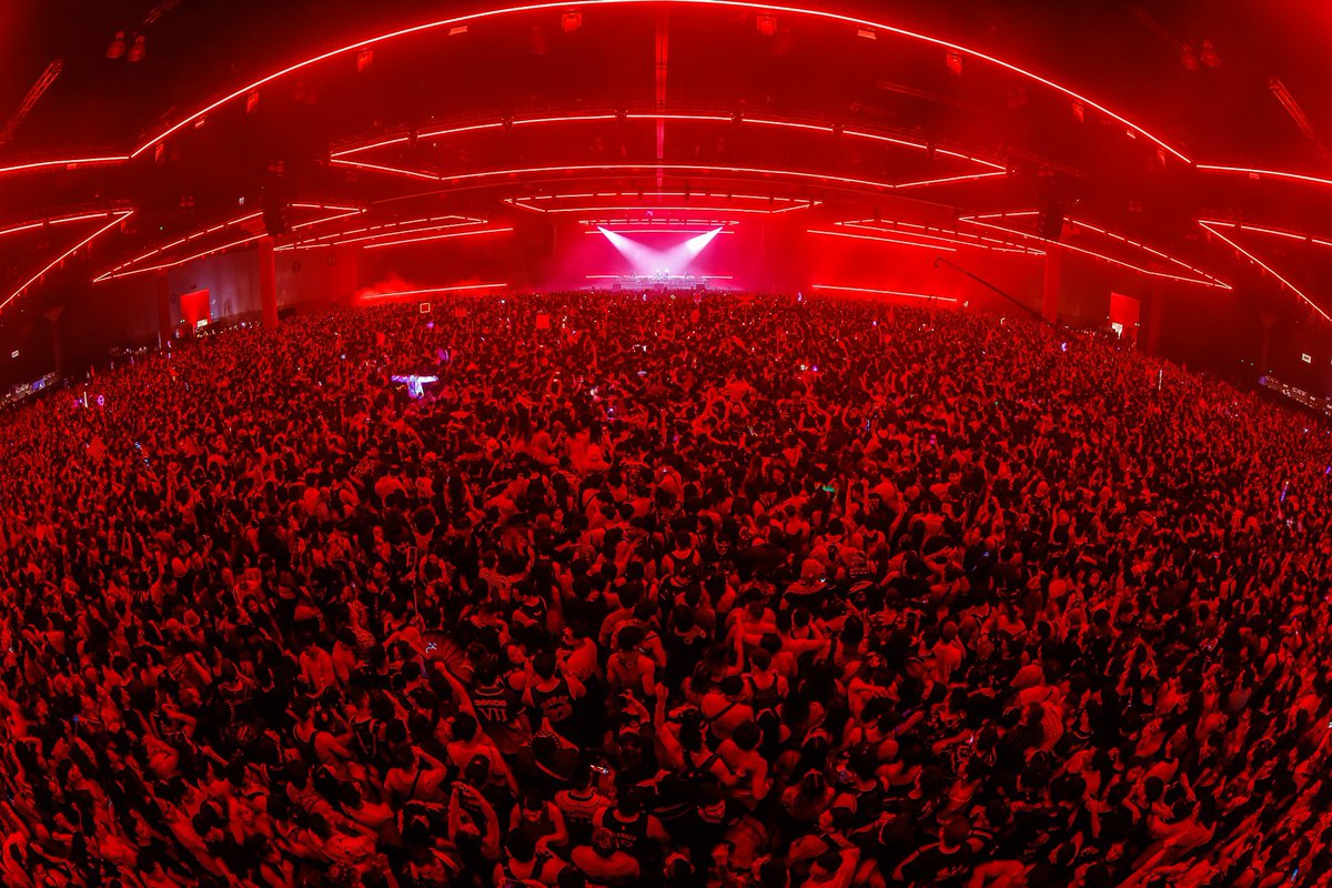 SlanderOfficial's tweet photo. A BETTER WORLD 🌎 https://t.co/mOFxIRzpfx