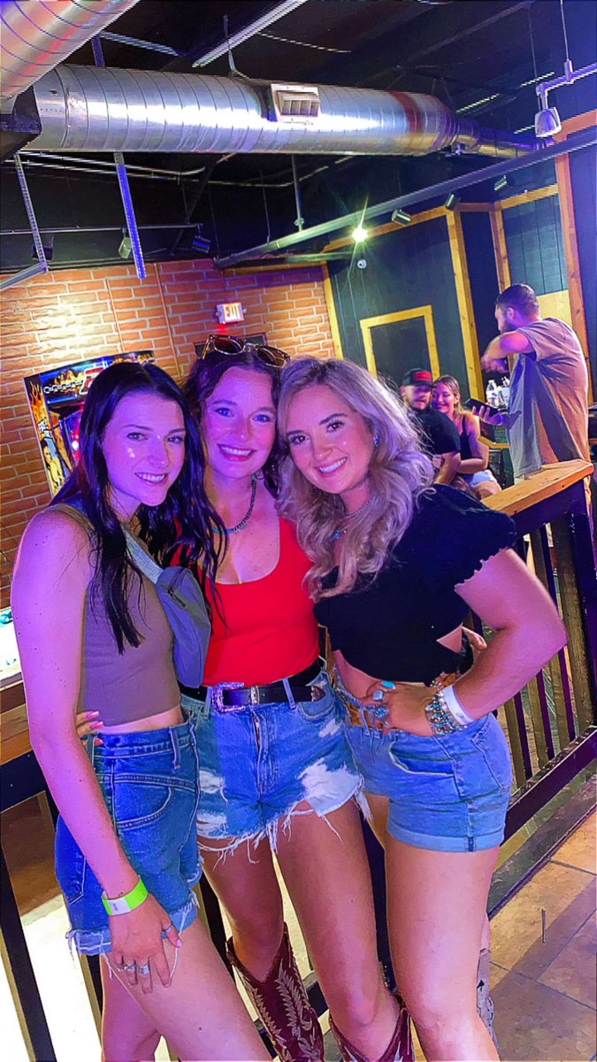 jayde_mattie's tweet photo. Insta saw it but I got to see my besties this weekend https://t.co/Ry5EC8BXtL