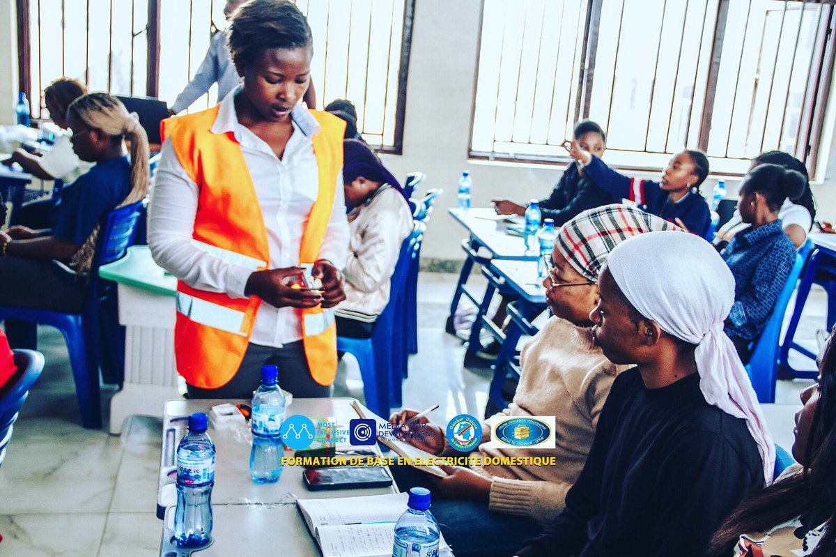 MicConnect's tweet photo. Goma-NK, Most Inclusive connect /MIC en collaboration avec Action Femmes Ingénieurs organise une formation gratuite pour les jeunes filles en électricité domestique pour l’autonomisation de la femme congolaise et son inclusion au développement intégral⚡️ https://t.co/MmOxtp2Ggo
